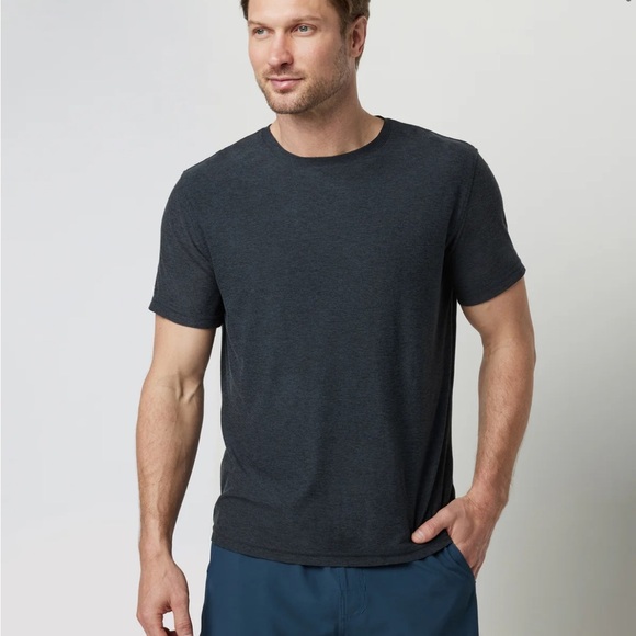 Vuori Strato Tech Tee Mens Charcoal Heather Grey Stretch Moisture Wicking Sz L - Picture 7 of 8
